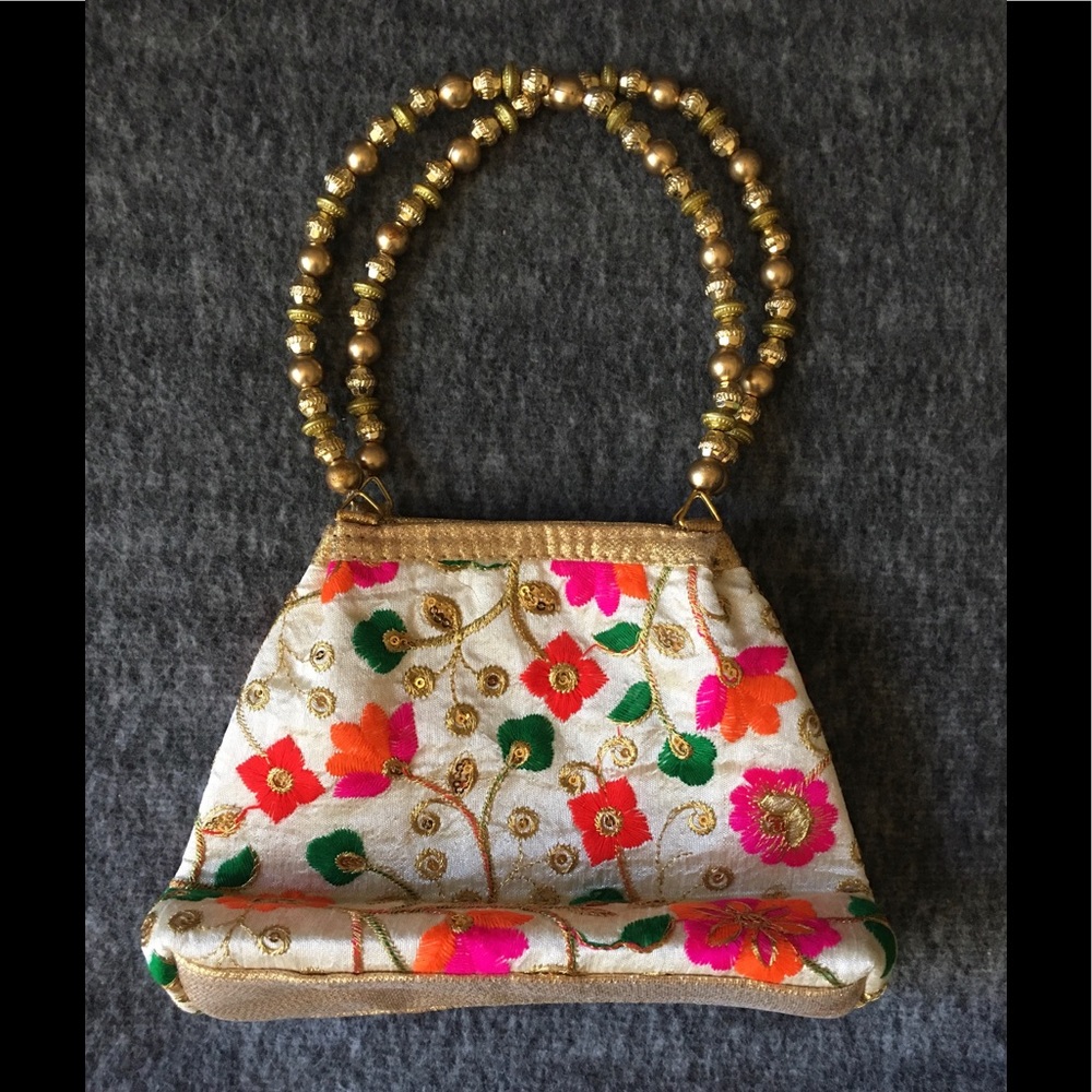 🟧Woman’s Vintage Small Embroidered/Beaded Handle Purse